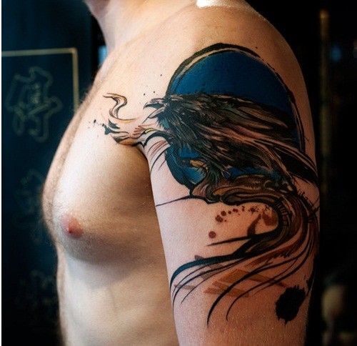 Shoulder tattoo with magpie