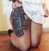 Big owl as tattoo design on leg